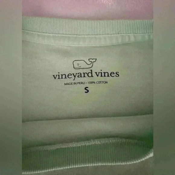 Unisex Size SMALL Long Sleeve Vineyard Vines Shirt - Picture 3 of 4